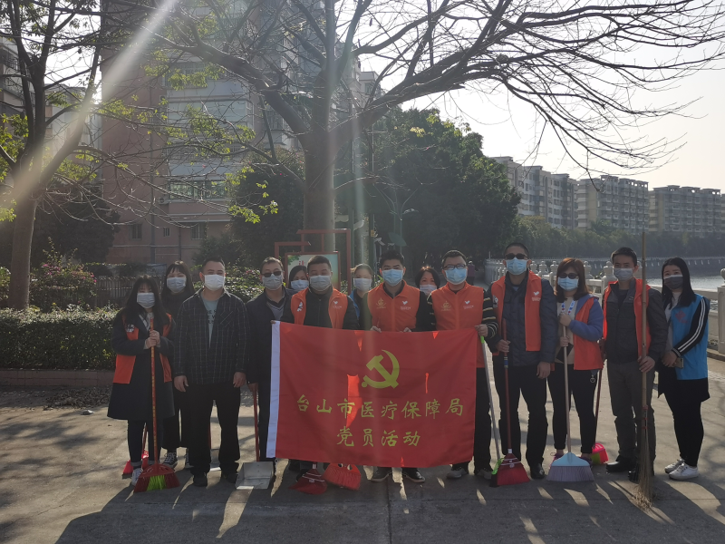 4到南湖网格开展爱国卫生清洁运动.jpg