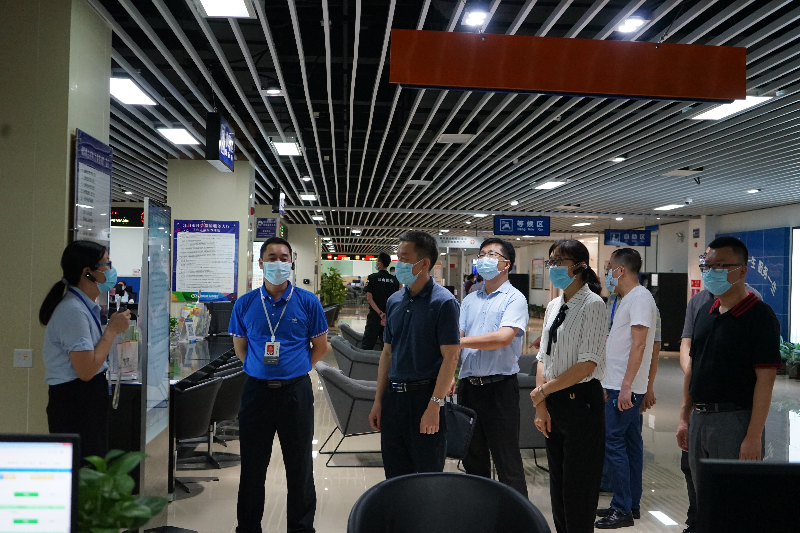 调研组前往台山市社保局服务大厅现场调研.JPG