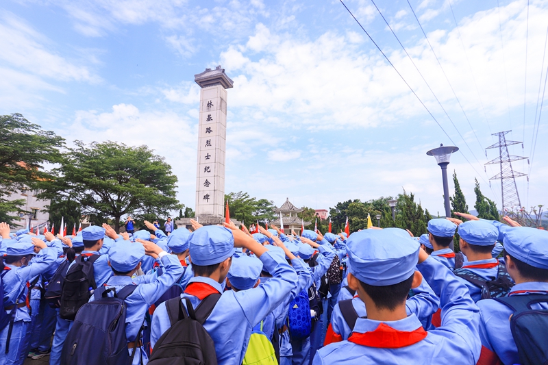 4月30日的研学团（林基路纪念公园）_副本.jpg