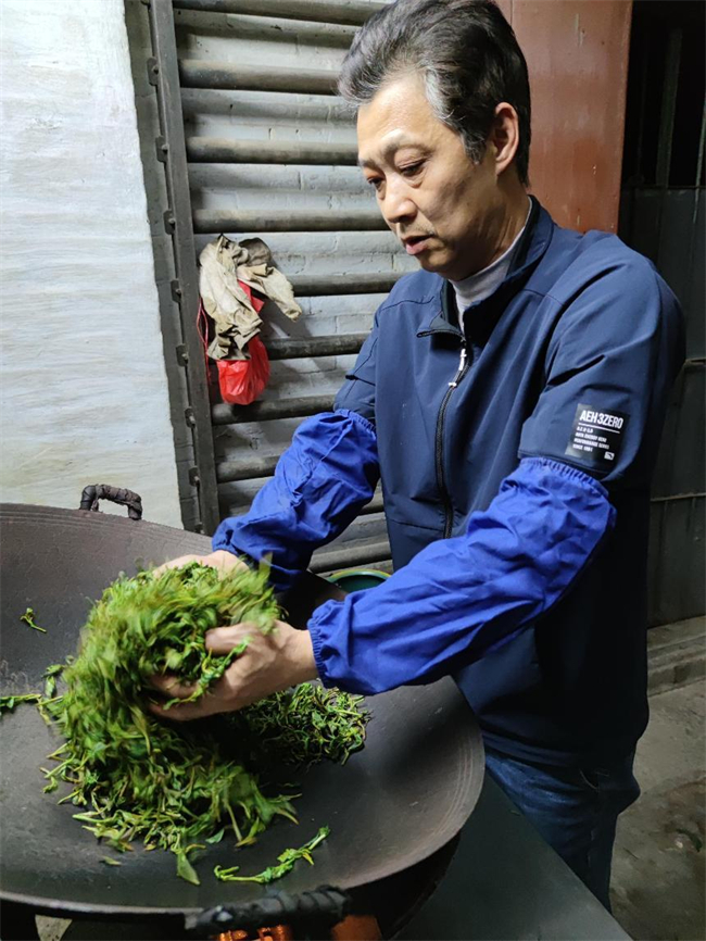 黄荣璇——台山市白云茶制作技艺.jpg