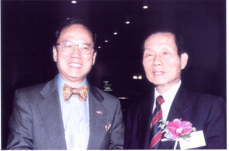 (6)2005年7月14日，香港特首曾荫权（左一）接见李欢。.JPG
