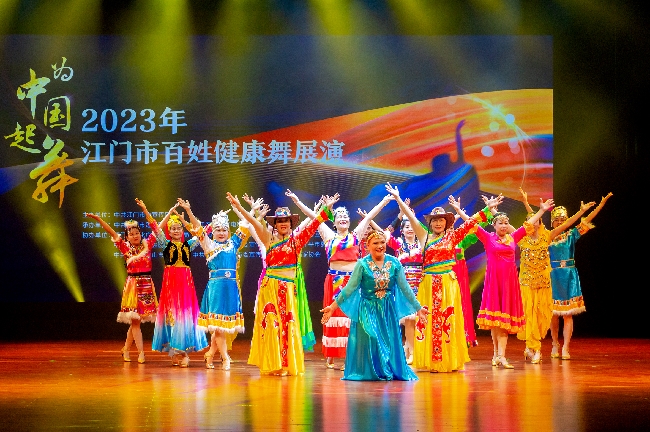 台城友谊舞蹈队表演《百年再起航》 (2).jpg