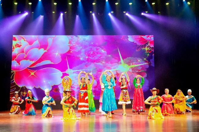 台城友谊舞蹈队表演《百年再起航》 (1).jpg