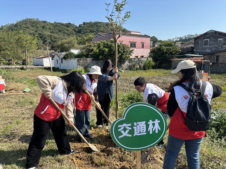 3.12斗山植树活动1(1).jpg