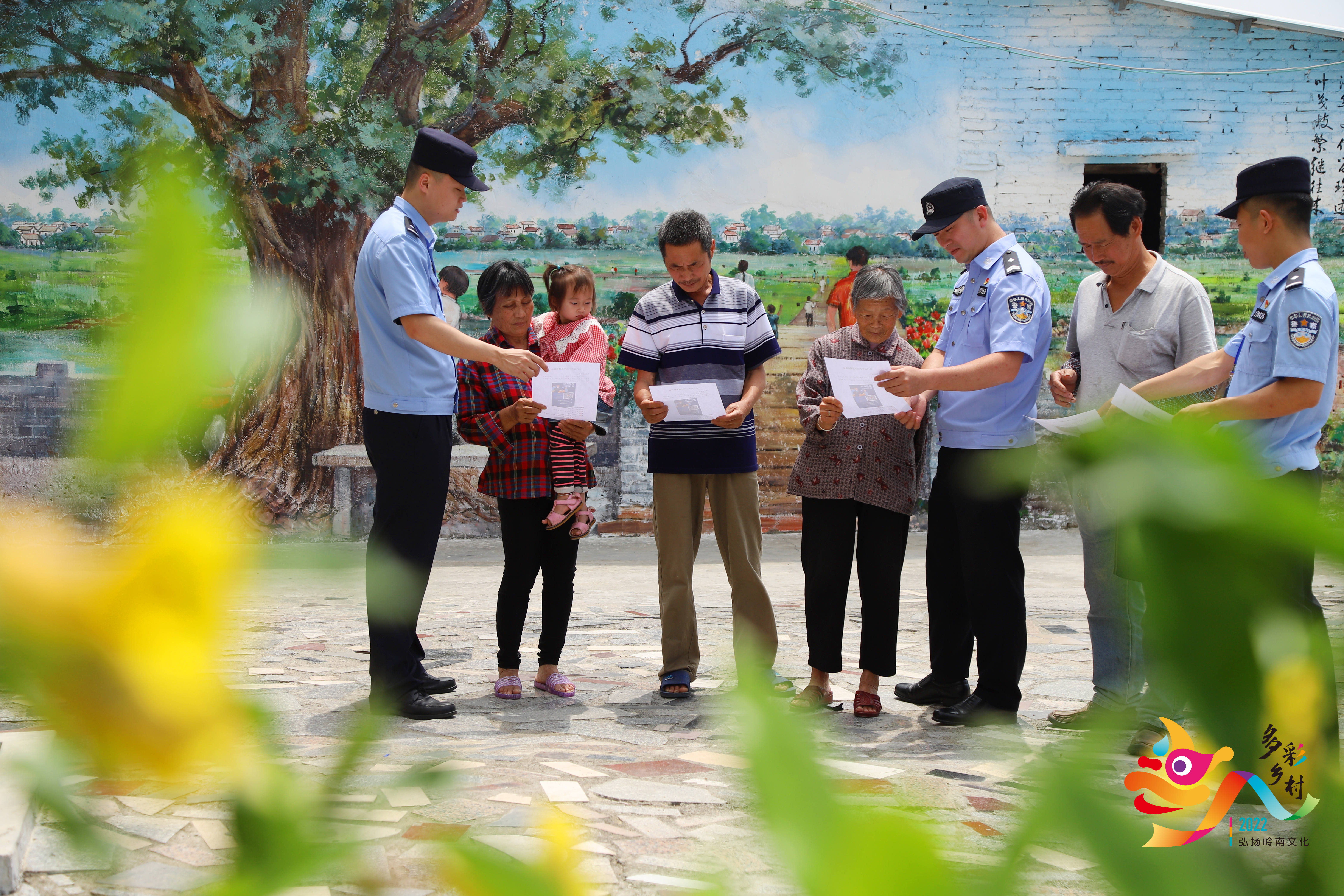 4.菩提树下共话平安，警民共建美丽乡村.jpg