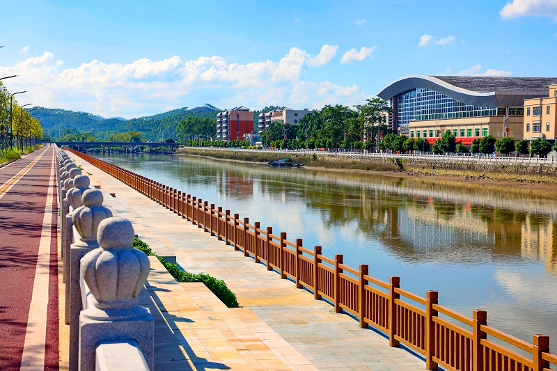 一河两岸.jpg