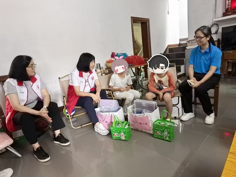 赖书记慰问1.jpg