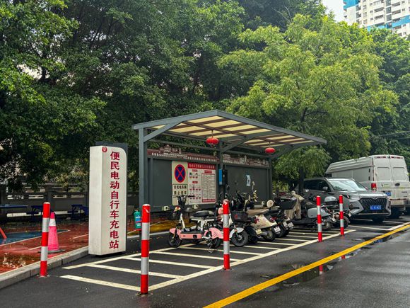 政府主导：公共区域布局建设便民充电站.jpg