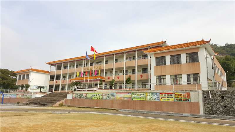 学校梁庭教学大楼.jpg