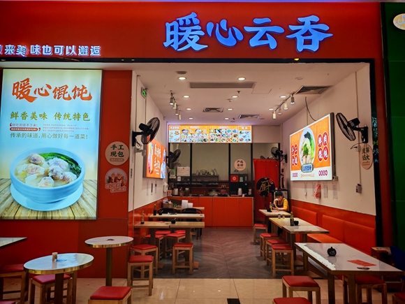 参加活动的商家门口张贴爱心商家标识 (1).jpg