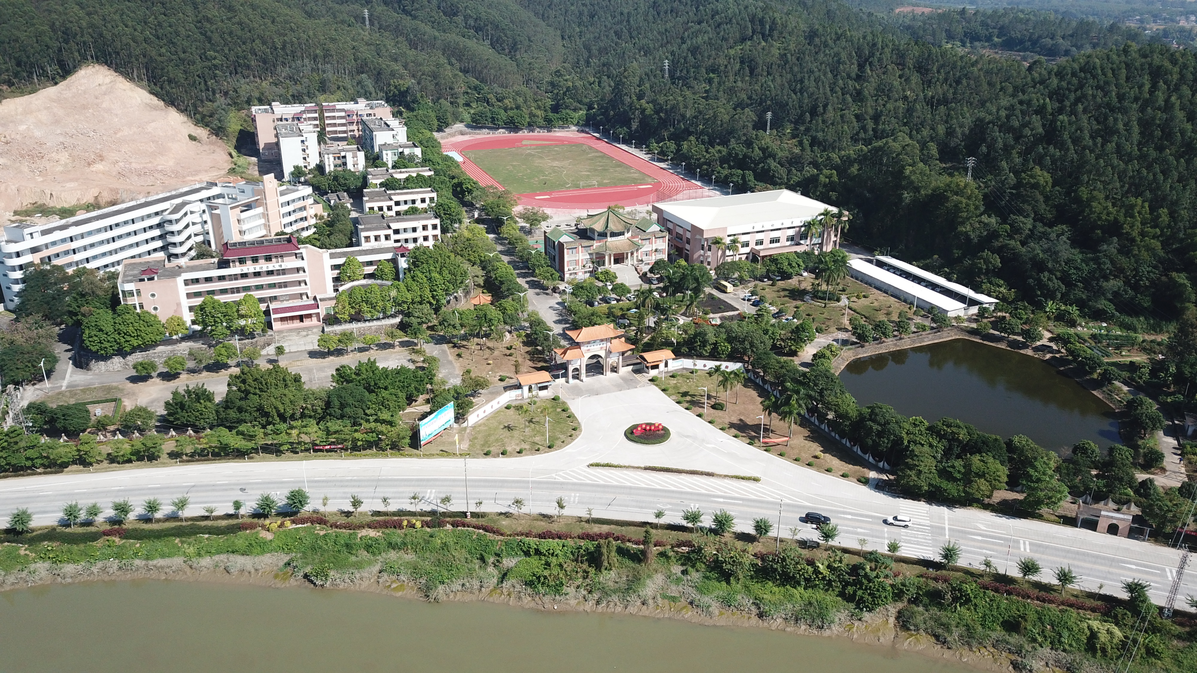 台山一中大江实验中学全景图.jpg