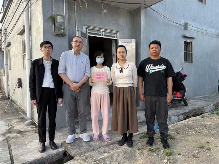 走访突发困难家庭.jpg