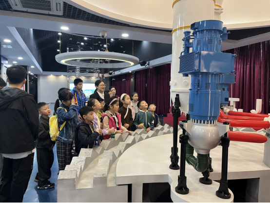 市水利局举办工会会员子女台山核电站参观活动385.png