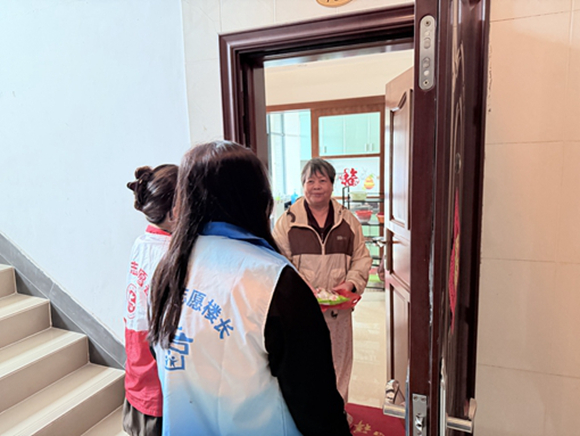 富城社区--“浓情元宵，暖心送汤圆”活动 (5).jpg