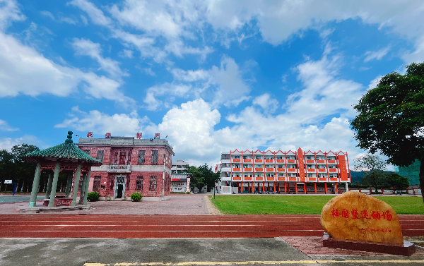 端芬镇中心学校.jpg