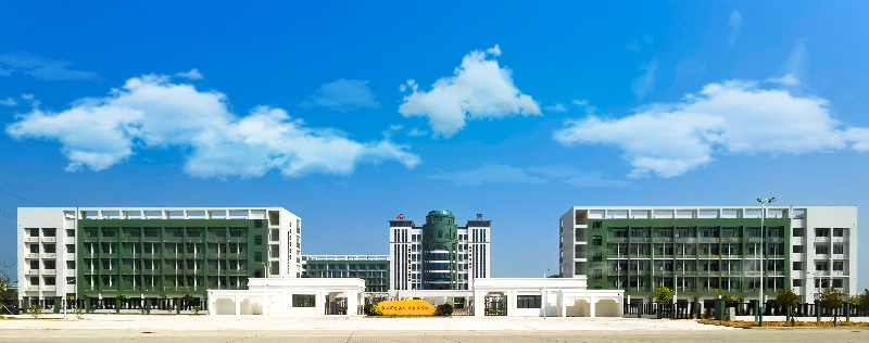 培英职校校门口.jpg