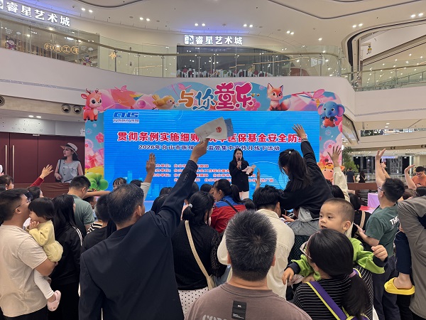 群众踊跃参加趣味有奖问答.jpg
