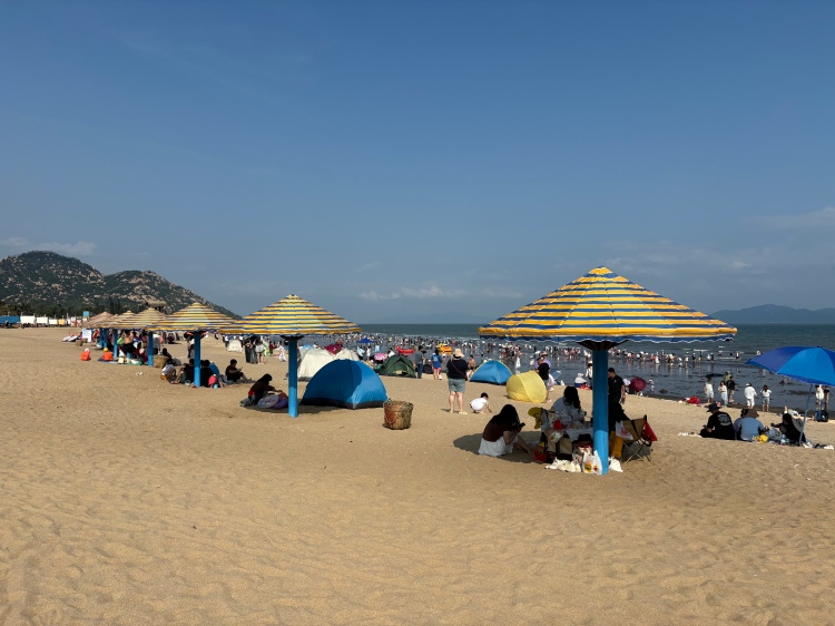 “五一假期”首日，北陡镇浪琴湾喜迎各地游客。.jpg