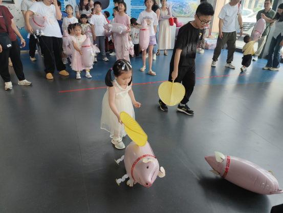 市水利局开展“小手牵大手，护水一起走”欢庆“六一”活动485.png