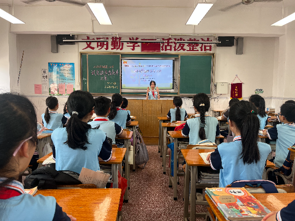 2.台城三小诚信感恩活动照片.JPG