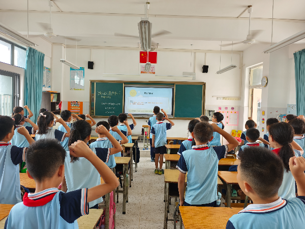 4.水步镇中心小学主题班会.jpg
