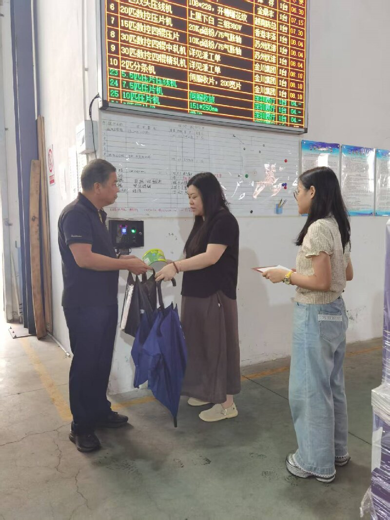工业新城党员干部深入企业开展蚊媒防控知识宣传(2).jpg