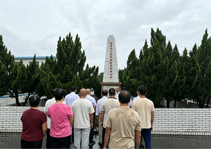 缅怀英烈寄初心 薪火相传庆八一.png