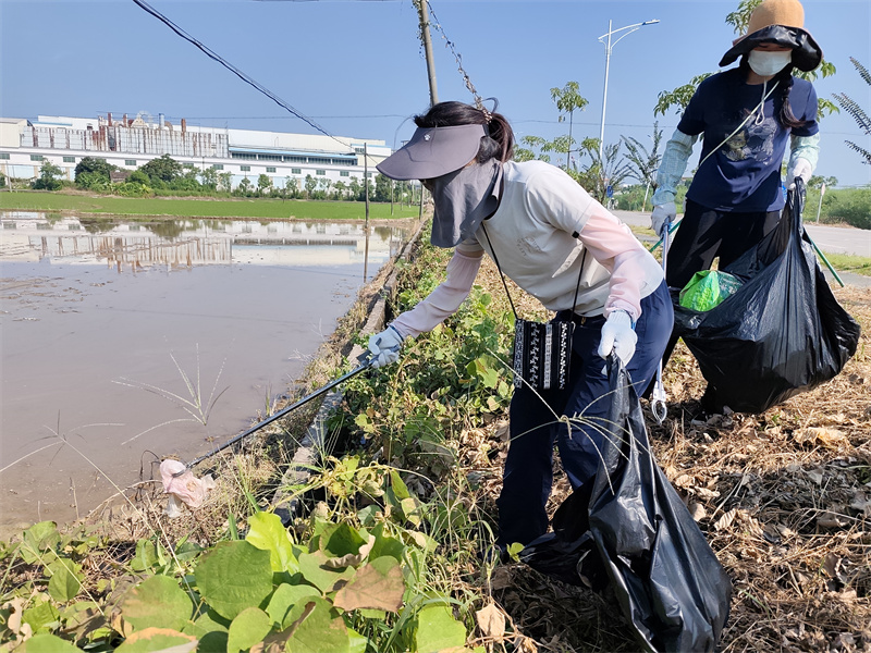2水岸积存垃圾清理.jpg