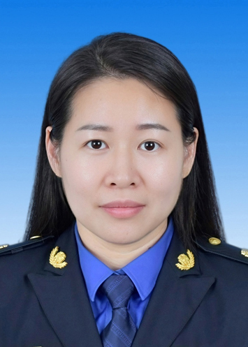 伍翩翩一寸.jpg