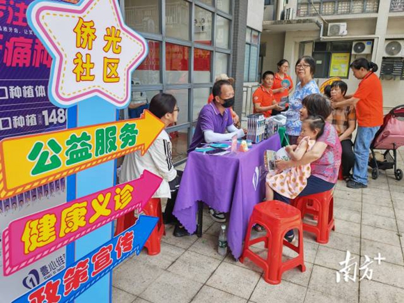 侨光社区联合“社区合伙人”举办党群集市活动。台城街道供图_副本.jpg