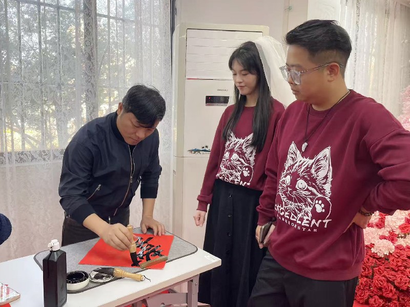 04  现场挥毫_副本.jpg