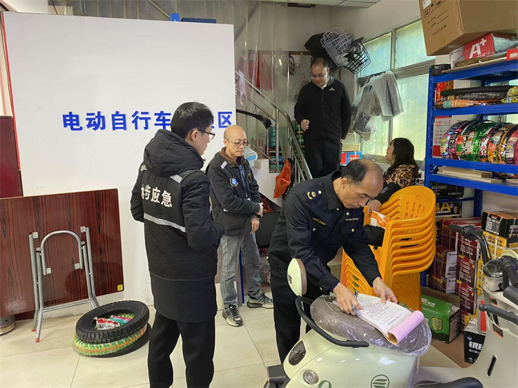 检查电动自行车经营场所2.jpg